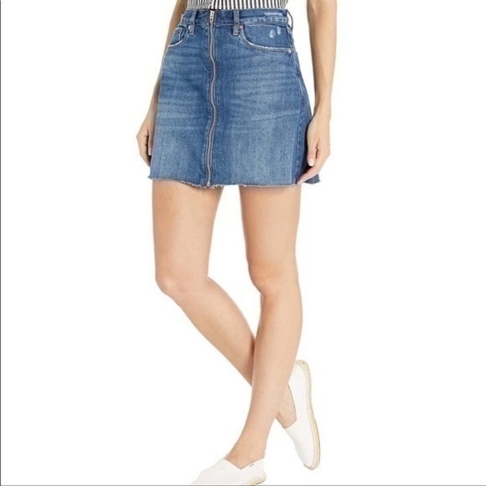 Blank Nyc Zip Front Raw Hem Denim Miniskirt In People Champ Blue NEW w/tags (26) - Picture 2 of 12